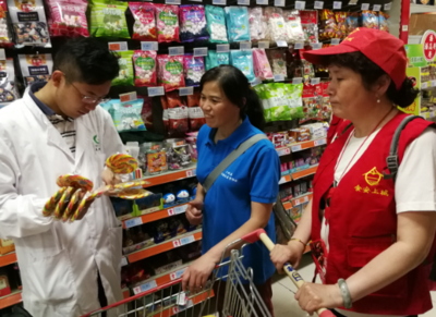 杭州严查学校周边“一元食品” 以执法利剑守护学生舌尖安全